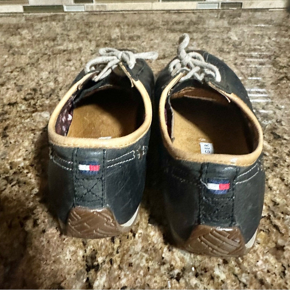 Tommy Hilfiger black sneakers Size 8.5